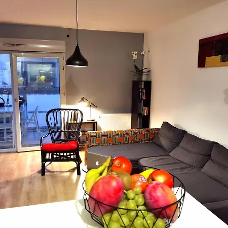 Appartamento Superbe Avec Patio A Paris Arcueil